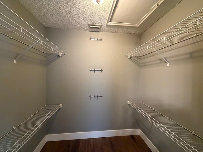 Building Photo - 323 Ives Dairy Rd