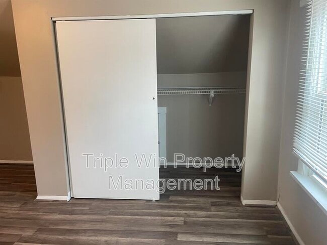 Building Photo - 19 S Schlueter Ave