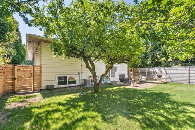Building Photo - 4bd/2.75ba Seattle House