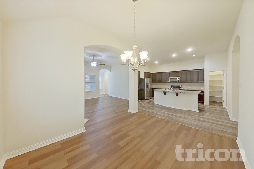 Building Photo - 1304 Meridian Dr