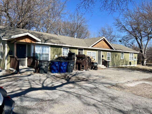 Building Photo - 1551 E Haskell St