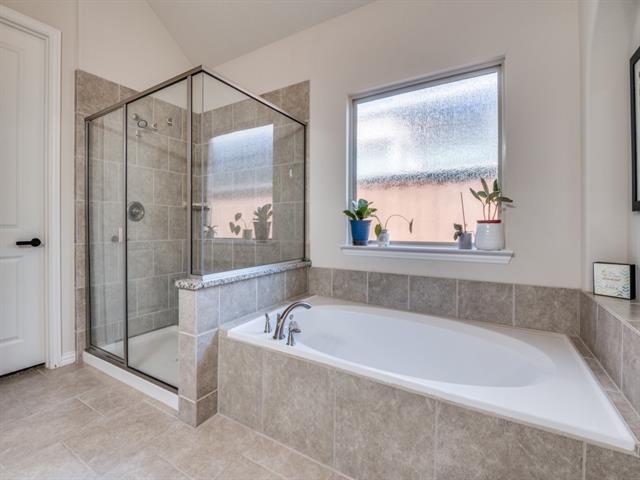 Building Photo - 915 Enchanted Wood Dr