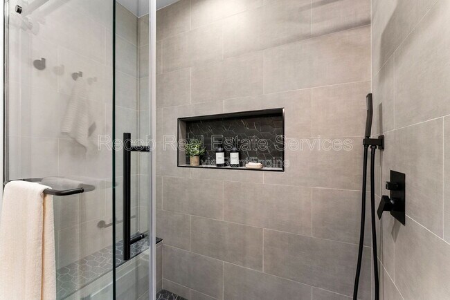 Building Photo - 6730 Mohawk St