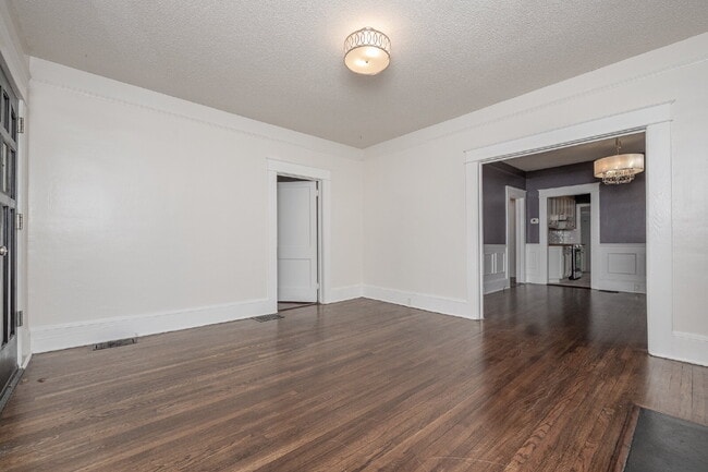 Building Photo - Beautiful 3-Bedroom, 2-Bath Bungalow with ...