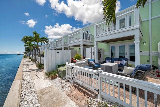 Building Photo - 4768 Coquina Key Dr SE
