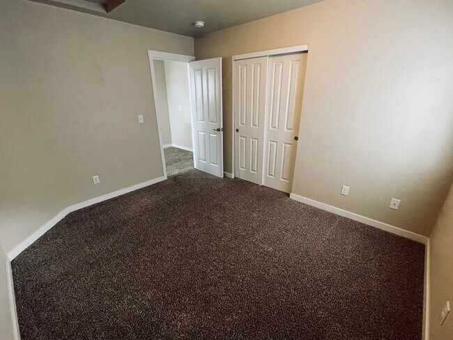 Building Photo - 3 Bedroom 2.5 Bathroom Townhome in Cordata...