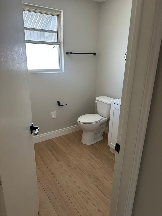 Building Photo - Move In Ready 2 Bedroom with Attached Gara...