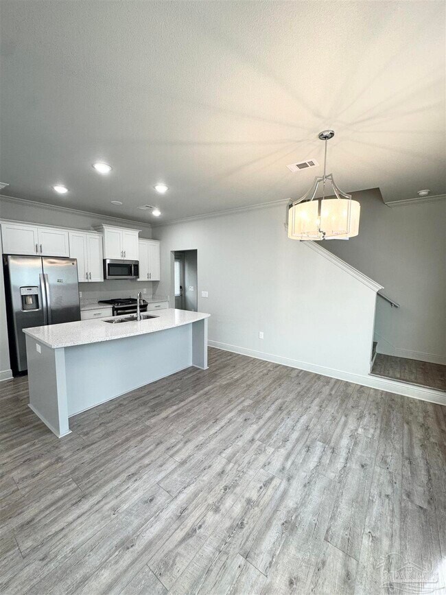 Building Photo - 1191 W Romana St