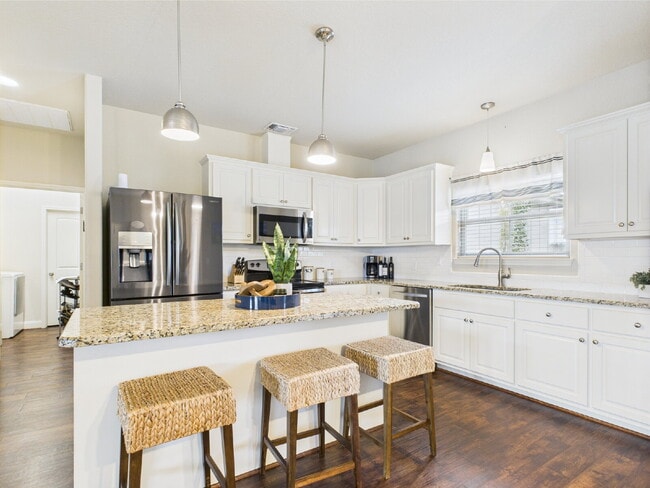 Building Photo - Oaks Of Windcrest Home
