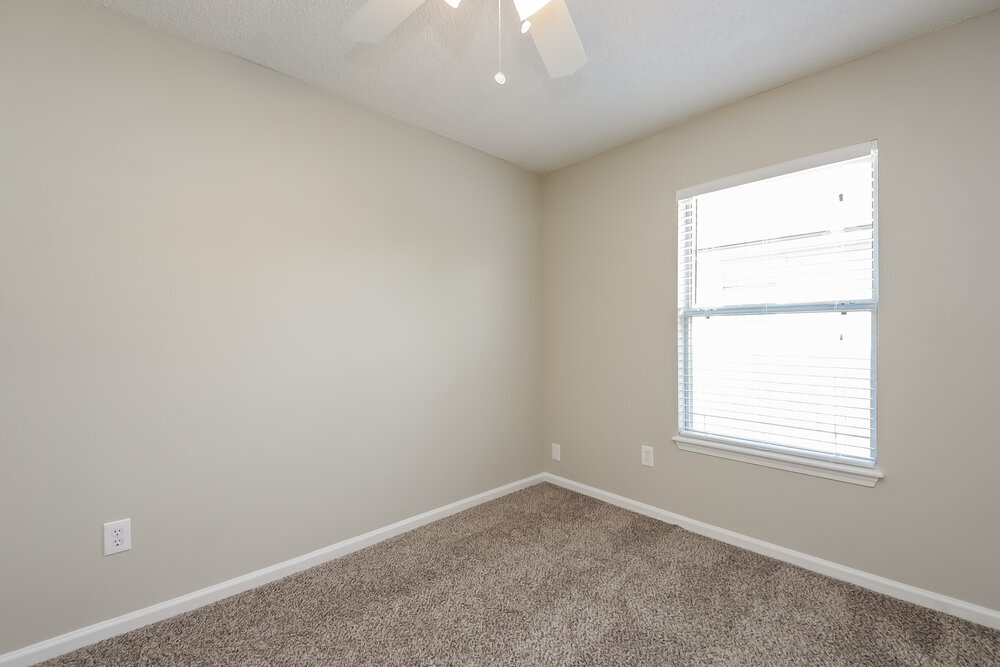 Building Photo - 3230 Chantilly Ct
