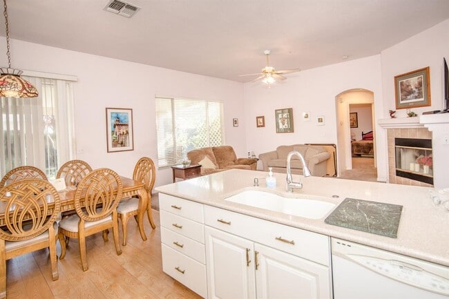 Building Photo - Sycamore Ranch 3 bedroom 2 bath FOR RENT