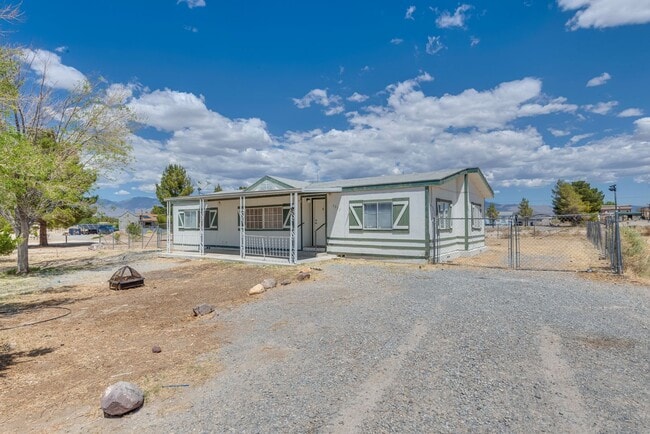 Building Photo - Three bed, 2 full bath, manufactured home ...