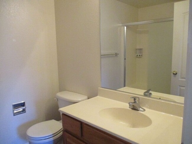 Building Photo - Northwest Suburban  Beauty