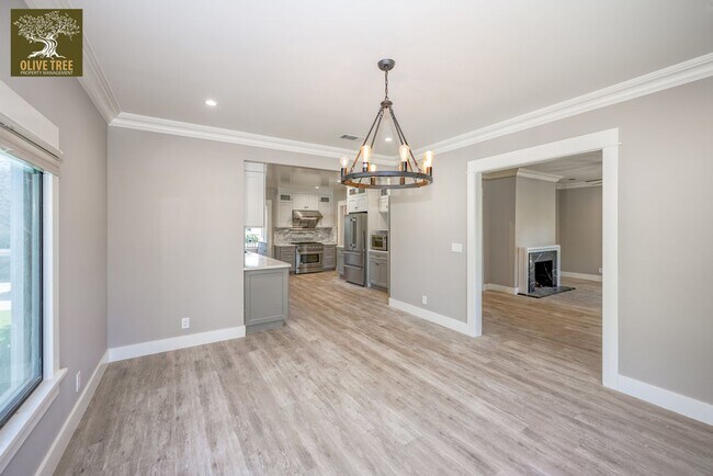 Building Photo - Luxury Ground-Level 2bed/2bath Unit | Fully Renovated | Walkable Pasadena Location