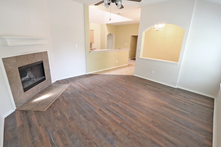 Building Photo - 1000 Warbler Ln