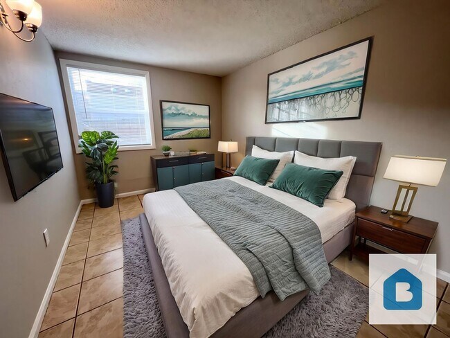 Building Photo - 4220 Loomis Ave