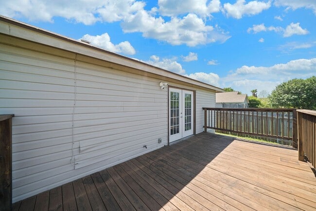 Building Photo - 3 Bedroom and 2 Bathroom located  in Brentfield Subdivision