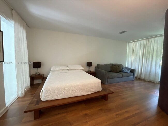 Building Photo - 2485 Inagua Ave