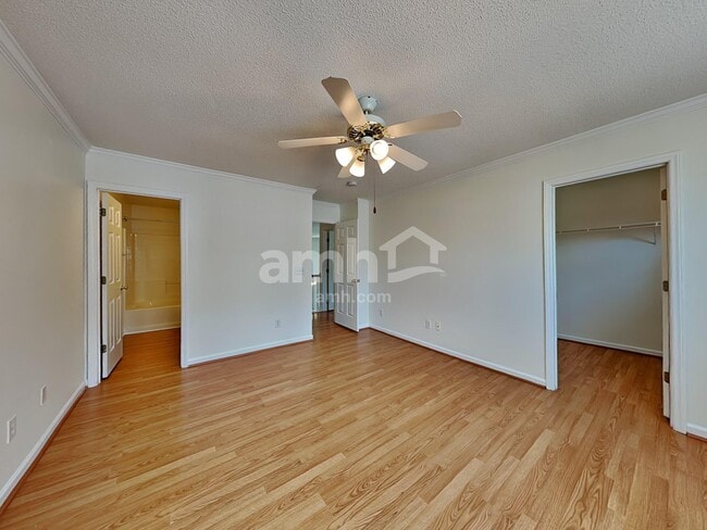 Building Photo - 1717 Beacon Valley Dr