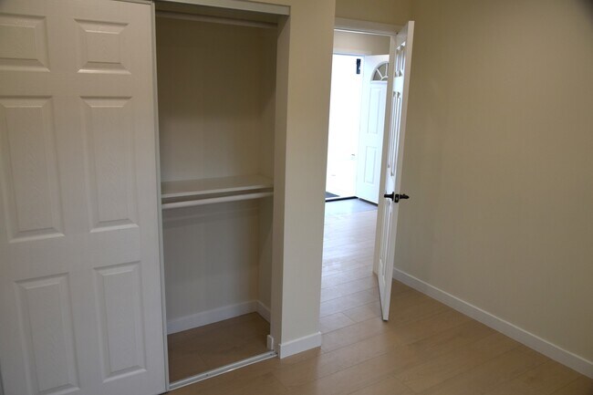 Building Photo - 15334 Hart St