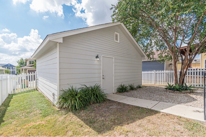 Building Photo - 403 McGarity