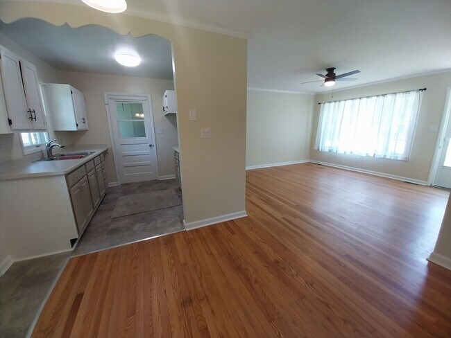 Building Photo - 1714 Wesley Dr