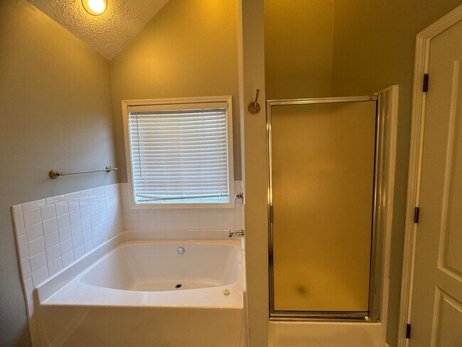 Building Photo - Single Family Home in Clarksville!