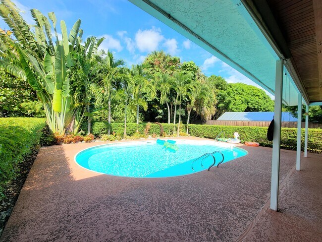 Building Photo - 1084 SE St Lucie Blvd