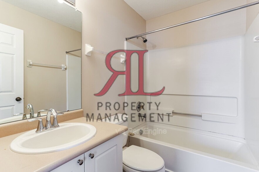 Building Photo - 323 Oxford Oak Dr