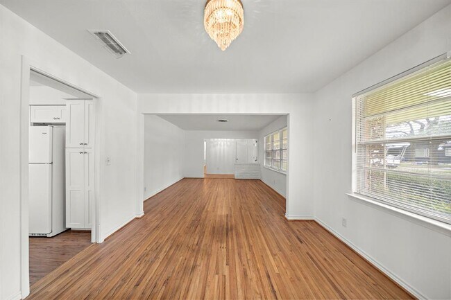 Building Photo - 4802 Braesvalley Dr
