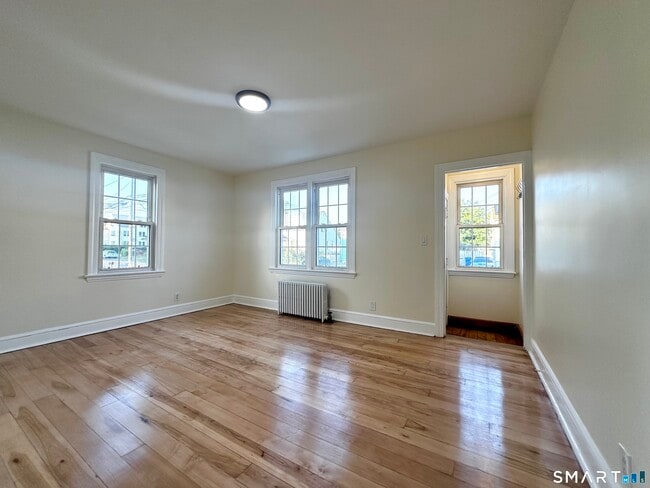Building Photo - 339 Thompson St