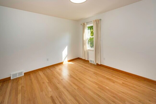 Building Photo - 1616 Morton Ave