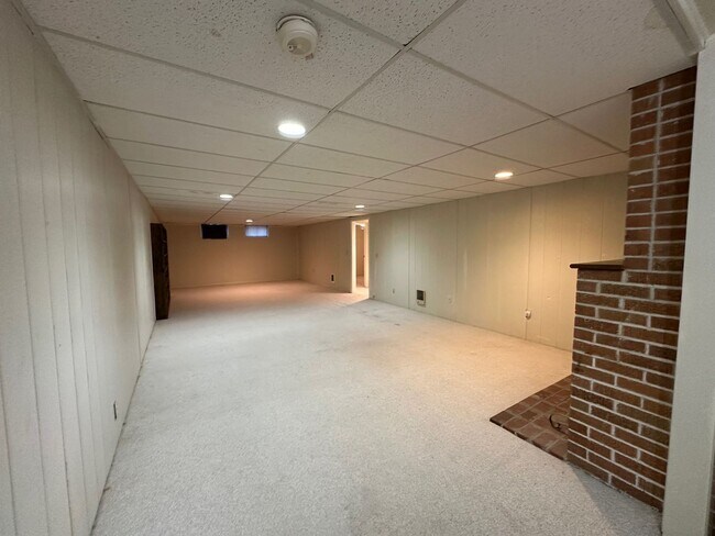 Building Photo - South Hill 3 Bedroom 2 Bath Rancher