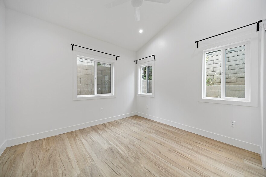 Building Photo - 2616 Glendale Blvd