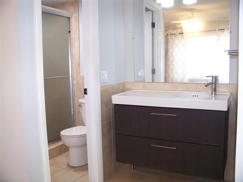 Building Photo - 3218 NW 102nd Ter