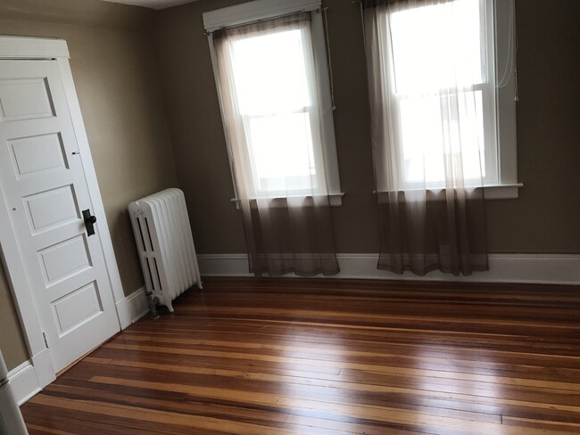 Building Photo - 42 Maplewood Avenue