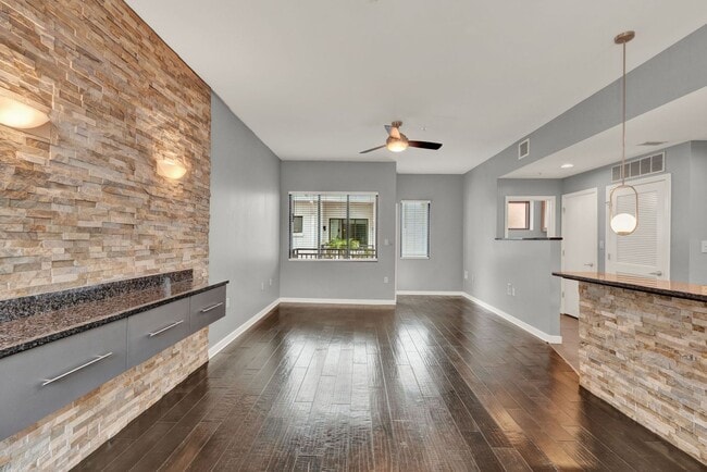 Building Photo - Luxury 2 Bedroom 2.5 Bath Townhome In Down...