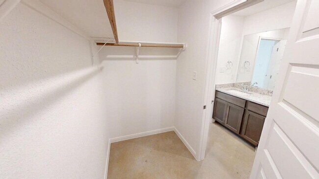 Building Photo - 907 Switchgrass Dr
