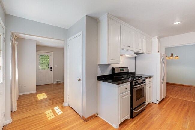 Building Photo - 4 Bed | 2 bath House in Andover School Dis...