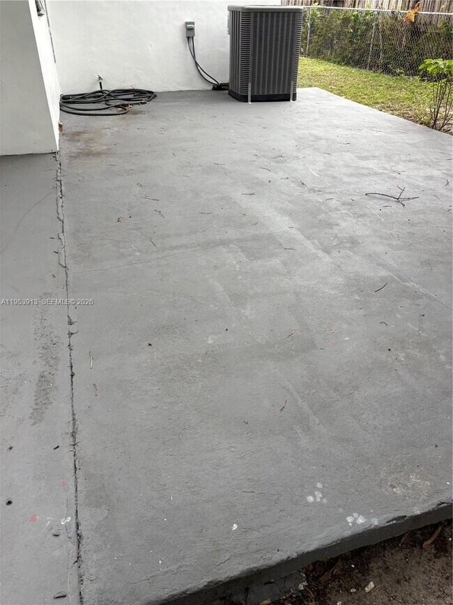 Building Photo - 280 NE 48th Terrace