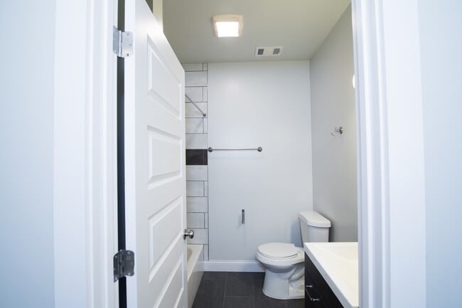 Building Photo - 3116 Lackland Ave