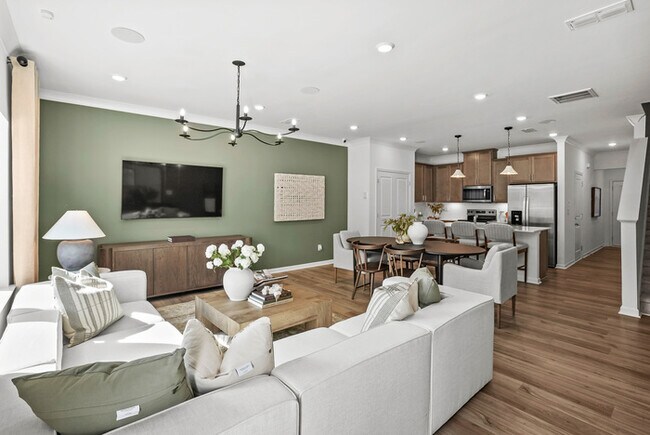 Building Photo - 12004 Oak St