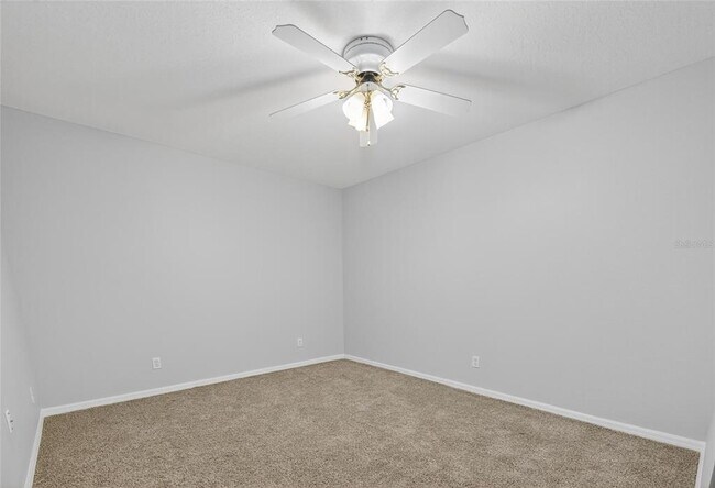 Building Photo - 172 Lake Shore Dr W