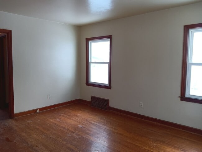 Building Photo - 2 Bedroom Single Family