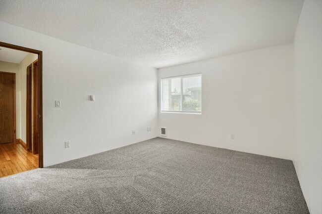 Building Photo - AVAILABLE NOW! MAY FREE!!! 2BR/2BA Condo – Awesome Location! Glossy Hardwoods, Granite Countertop...