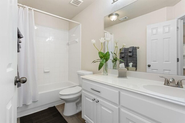 Building Photo - 313 Greenside Ln