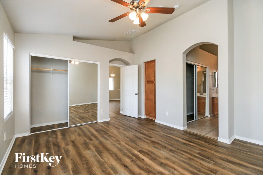 Building Photo - 7023 S 38th Dr