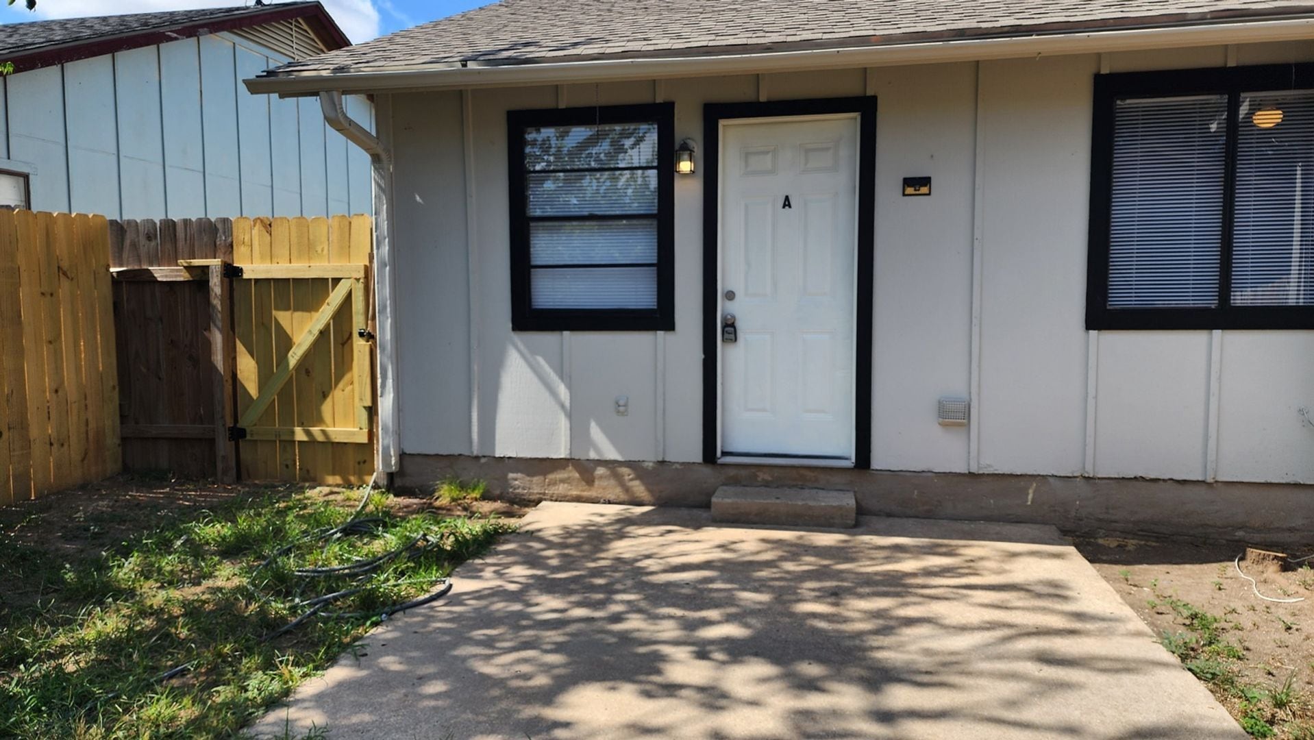 Building Photo - 1600 W Braker Ln