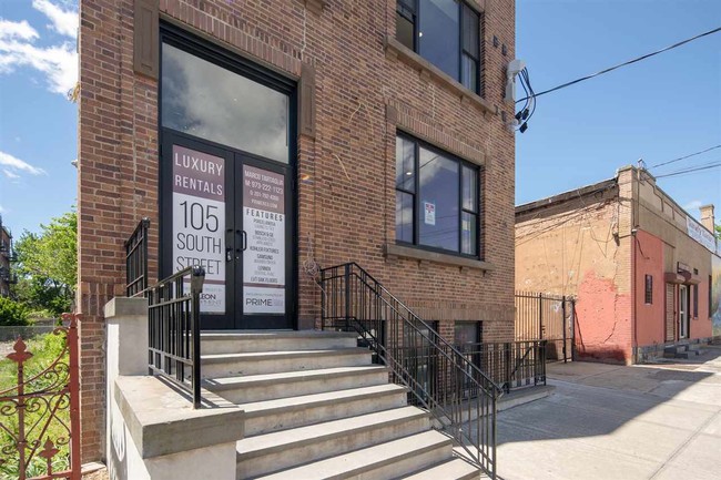 Building Photo - 105 South St