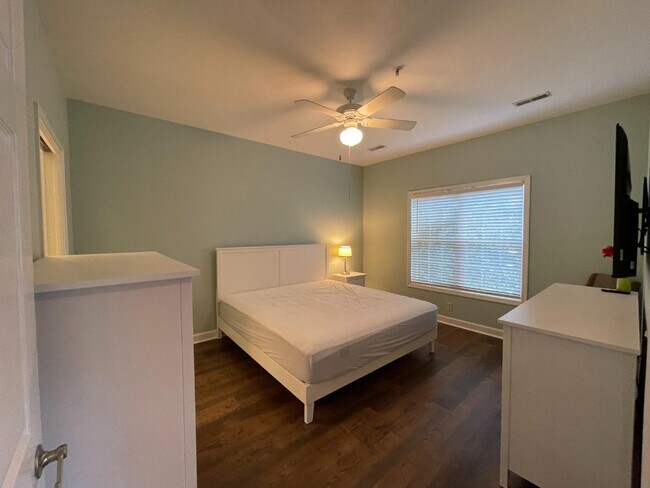 Building Photo - 908 Resort Cir